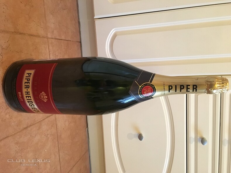 Продам: Шампанское, Piper-Heidsieck Brut, 1 бут., 6 л. Продам: Шампанское, Piper-Heidsieck Brut, 1 бут., 6 л.