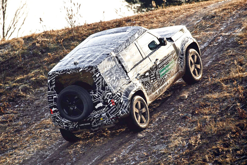  Land Rover Defender   