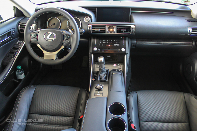     (2013) Lexus IS 250  300h