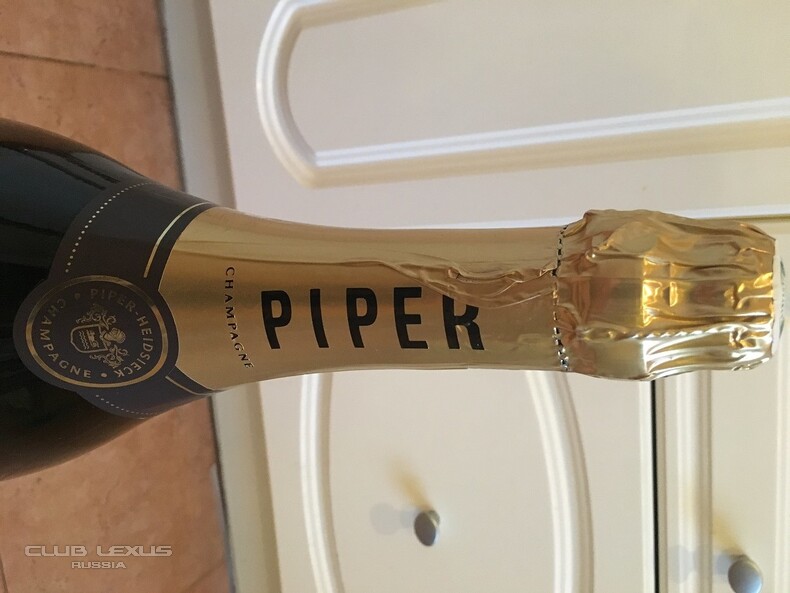 Продам: Шампанское, Piper-Heidsieck Brut, 1 бут., 6 л. Продам: Шампанское, Piper-Heidsieck Brut, 1 бут., 6 л.