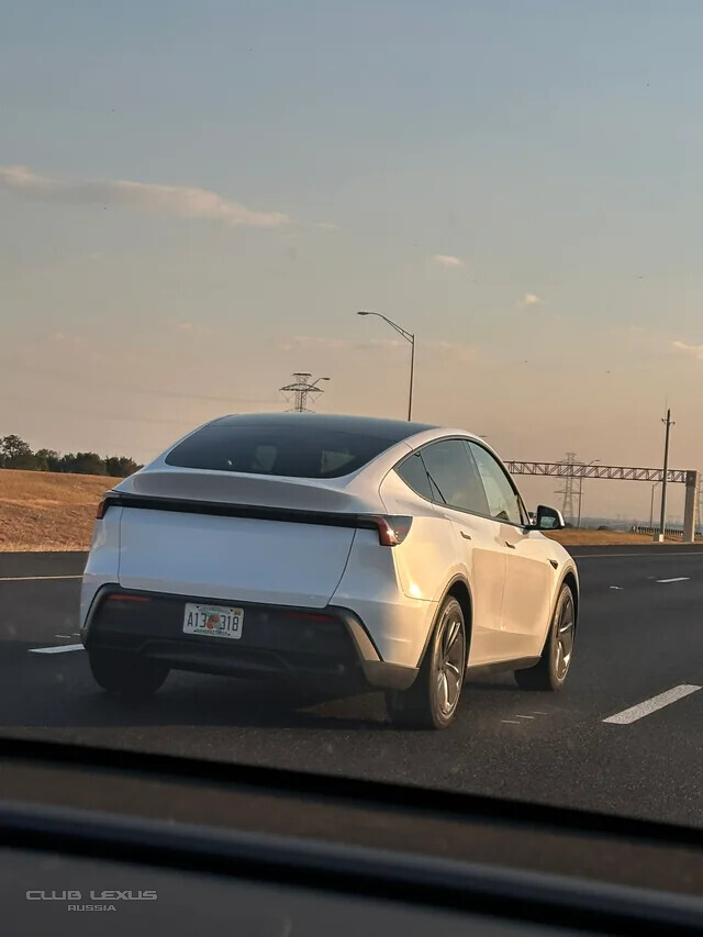 TESLA Y - электрический кроссовер. TESLA Y - электрический кроссовер.