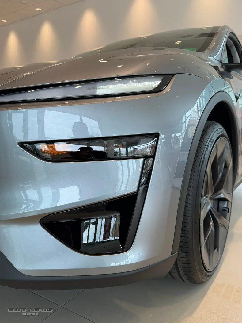 TESLA Y - электрический кроссовер. TESLA Y - электрический кроссовер.