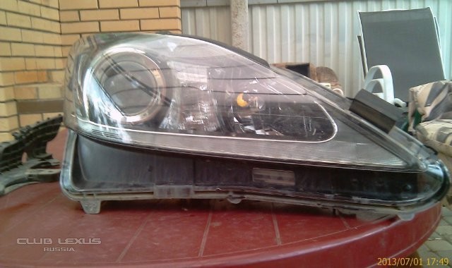 Продам фару Б/У с Lexus IS250 2011 г.в. Продам фару Б/У с Lexus IS250 2011 г.в.