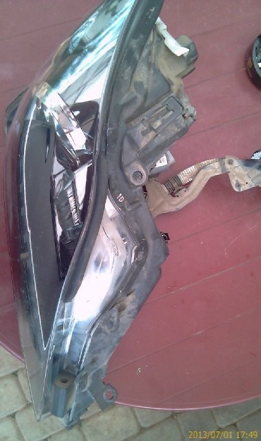 Продам фару Б/У с Lexus IS250 2011 г.в. Продам фару Б/У с Lexus IS250 2011 г.в.