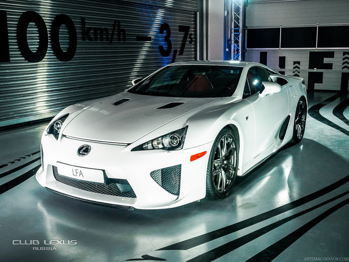 Lexus Live в Сочи: Тест-драйв на трассе F1 и не только Lexus Live в Сочи: Тест-драйв на трассе F1 и не только