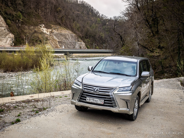 Lexus Live в Сочи: Тест-драйв на трассе F1 и не только Lexus Live в Сочи: Тест-драйв на трассе F1 и не только