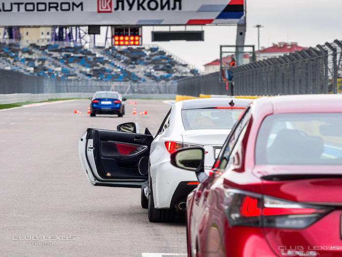 Lexus Live в Сочи: Тест-драйв на трассе F1 и не только Lexus Live в Сочи: Тест-драйв на трассе F1 и не только