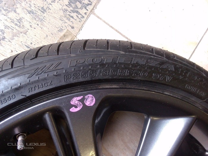 Продам комплект летней резины 255.35.20 Bridgestone Продам комплект летней резины 255.35.20 Bridgestone