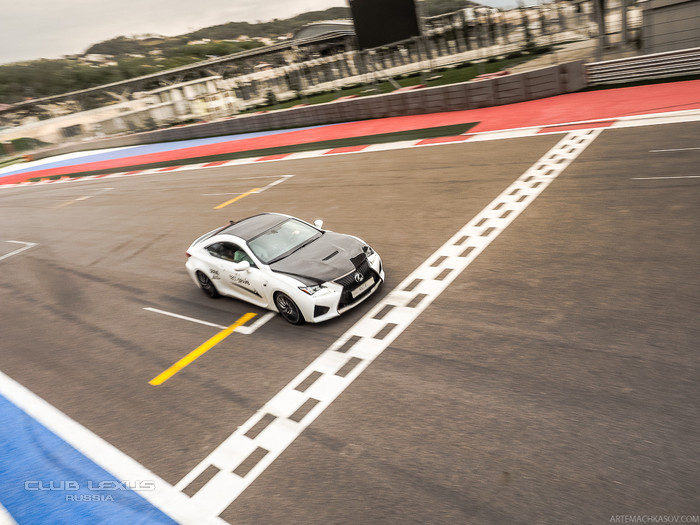Lexus Live в Сочи: Тест-драйв на трассе F1 и не только Lexus Live в Сочи: Тест-драйв на трассе F1 и не только