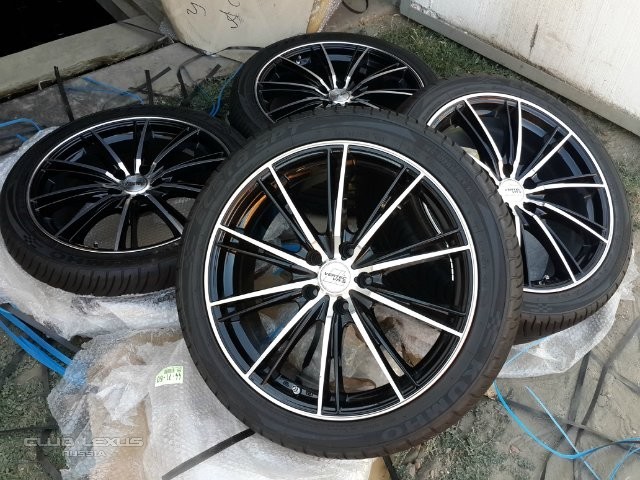 Продам отл.летние шины 245/40R19 kumho ecsta spt 2013г 7мм Продам отл.летние шины 245/40R19 kumho ecsta spt 2013г 7мм