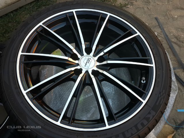 Продам отл.летние шины 245/40R19 kumho ecsta spt 2013г 7мм Продам отл.летние шины 245/40R19 kumho ecsta spt 2013г 7мм