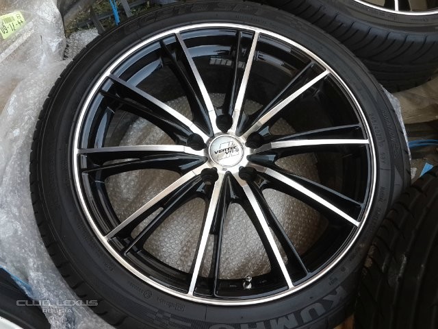 Продам отл.летние шины 245/40R19 kumho ecsta spt 2013г 7мм Продам отл.летние шины 245/40R19 kumho ecsta spt 2013г 7мм