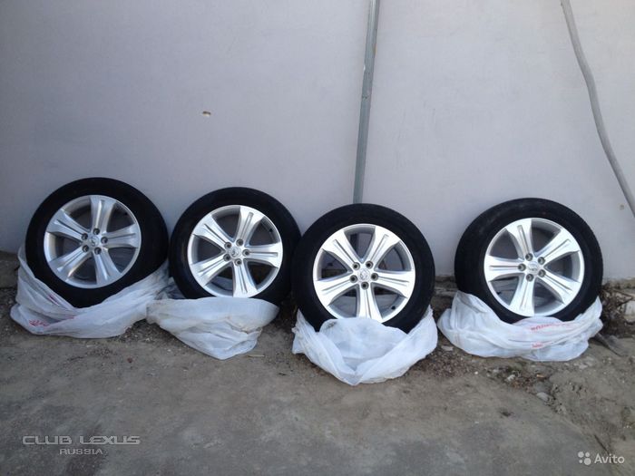 Продам шины на оригинальных дисках Toyota 245/55 R19 Продам шины на оригинальных дисках Toyota 245/55 R19