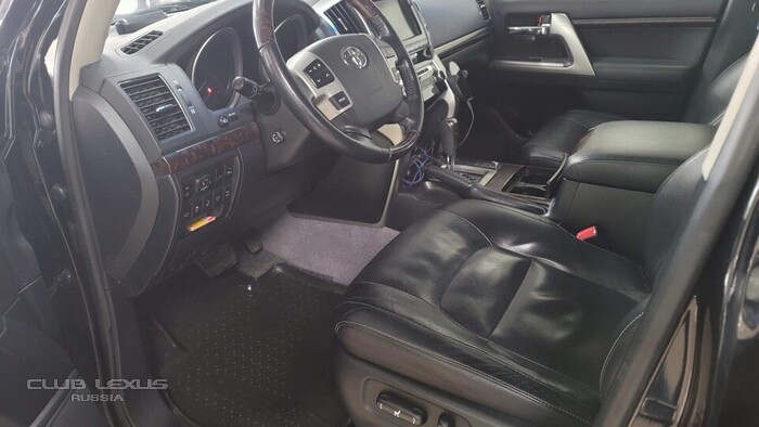 ПРОДАМ Toyota Land Cruiser 200 2012 черный дизель 109000 км ПРОДАМ Toyota Land Cruiser 200 2012 черный дизель 109000 км