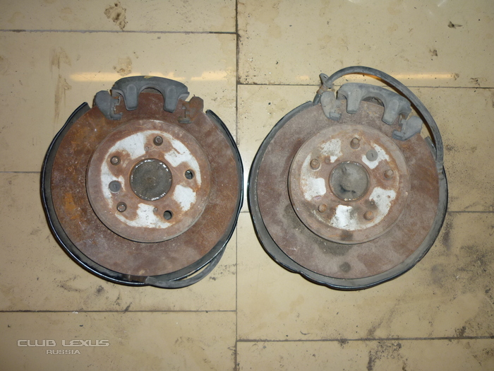 Продам на RX300(1)/Harrier (1) задние тормоза от 2WD Продам на RX300(1)/Harrier (1) задние тормоза от 2WD