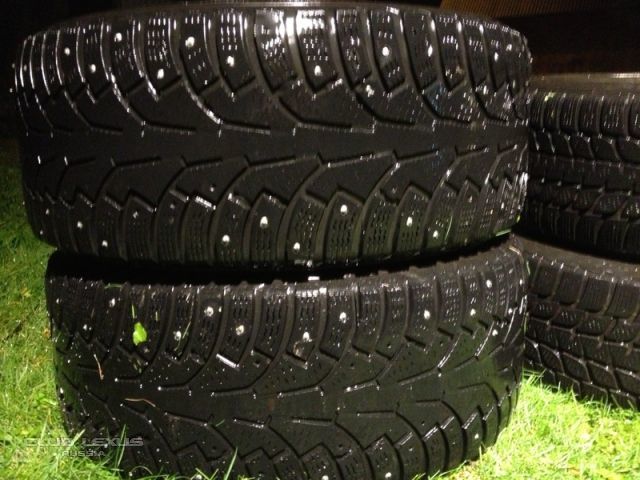 Продаю зимнюю резину 225/45/17(4 шт.) и 245/45/17(2 шт.) Продаю зимнюю резину 225/45/17(4 шт.) и 245/45/17(2 шт.)