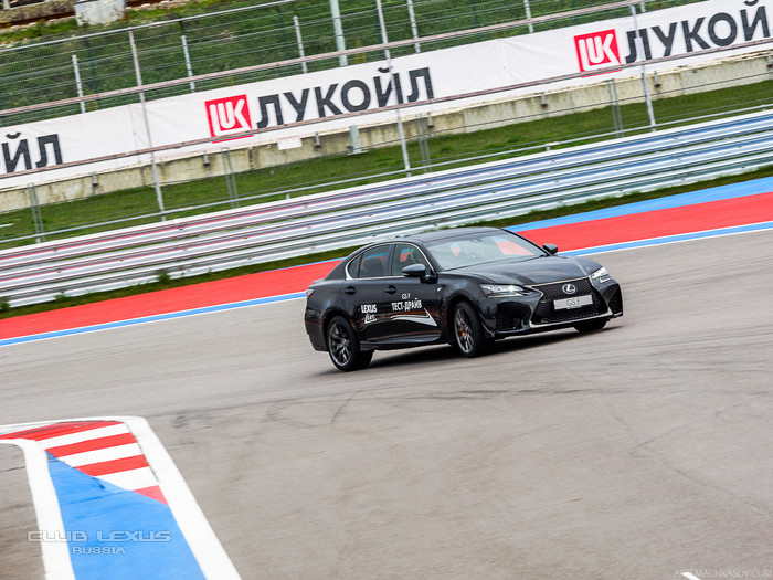 Lexus Live в Сочи: Тест-драйв на трассе F1 и не только Lexus Live в Сочи: Тест-драйв на трассе F1 и не только