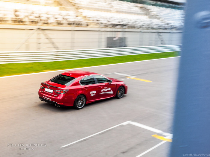 Lexus Live в Сочи: Тест-драйв на трассе F1 и не только Lexus Live в Сочи: Тест-драйв на трассе F1 и не только