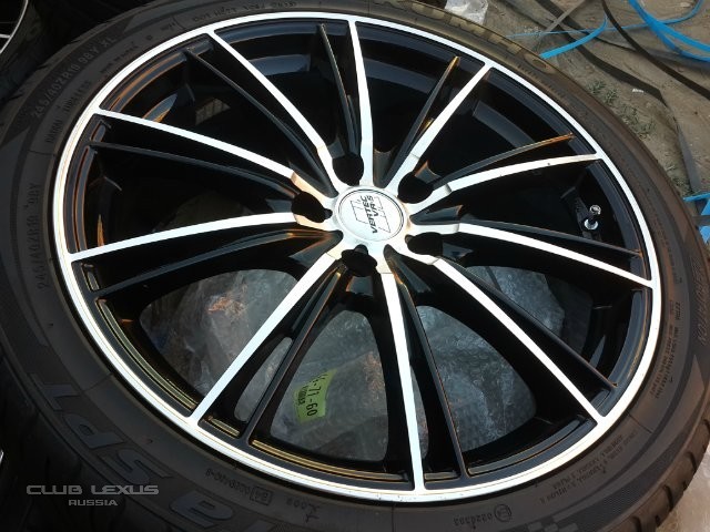 Продам отл.летние шины 245/40R19 kumho ecsta spt 2013г 7мм Продам отл.летние шины 245/40R19 kumho ecsta spt 2013г 7мм