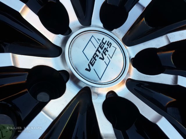 Продам отл.летние шины 245/40R19 kumho ecsta spt 2013г 7мм Продам отл.летние шины 245/40R19 kumho ecsta spt 2013г 7мм