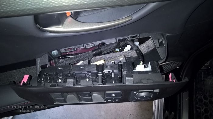 Закатываем под карбон панельку стеклоподъемников Lexus NX Закатываем под карбон панельку стеклоподъемников Lexus NX