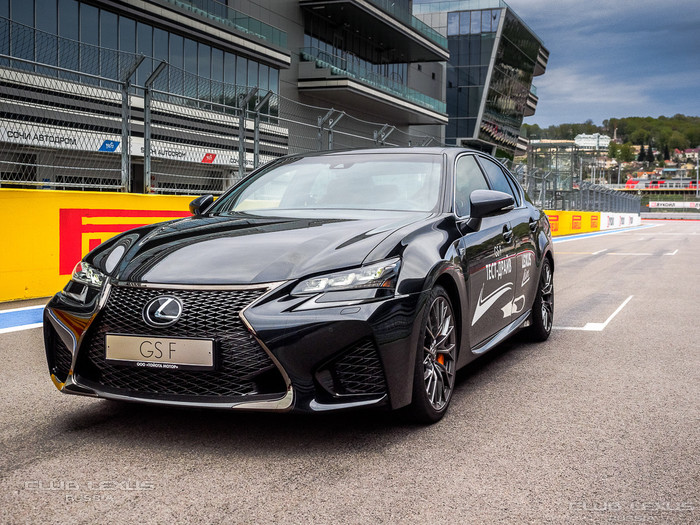 Lexus Live в Сочи: Тест-драйв на трассе F1 и не только Lexus Live в Сочи: Тест-драйв на трассе F1 и не только