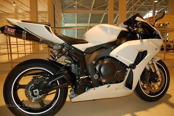 Продаётся Honda CBR 1000 RR 2006 года Продаётся Honda CBR 1000 RR 2006 года