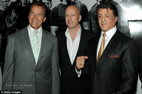 В бой идут одни... Неудержимые/The Expendables(2010) В бой идут одни... Неудержимые/The Expendables(2010)