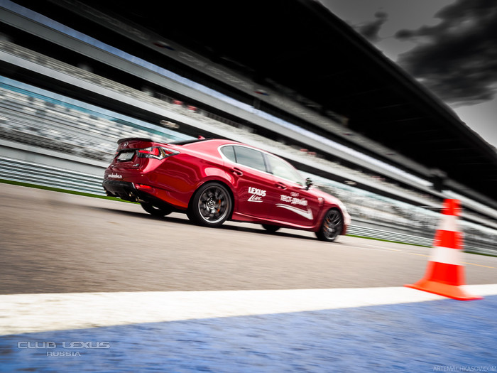 Lexus Live в Сочи: Тест-драйв на трассе F1 и не только Lexus Live в Сочи: Тест-драйв на трассе F1 и не только