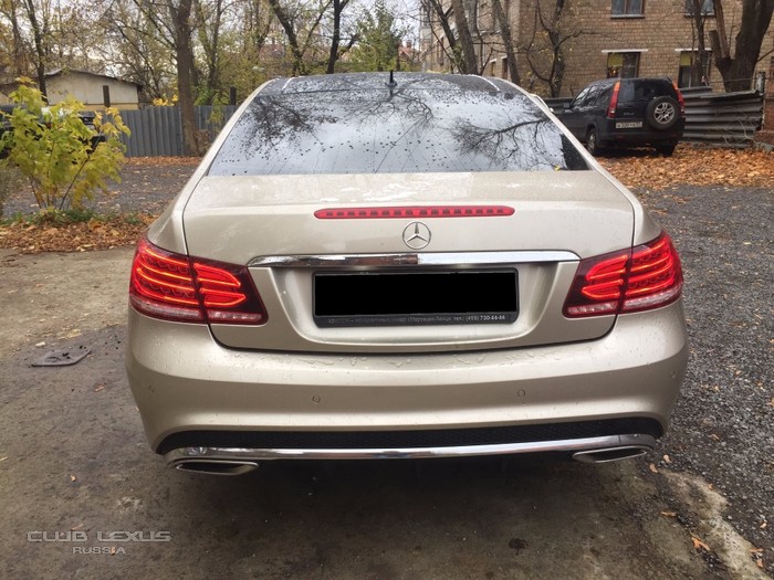Mercedes-Benz E-класс, купе , 2015, серебристо-желтый Mercedes-Benz E-класс, купе , 2015, серебристо-желтый