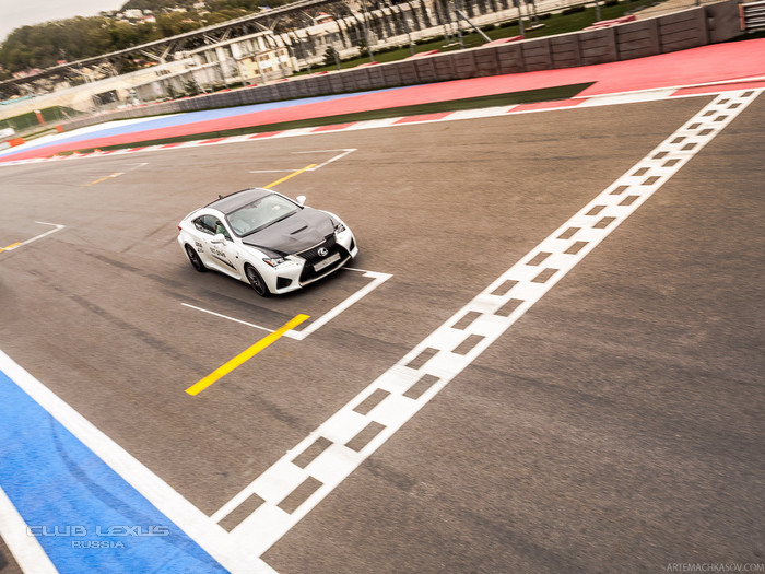 Lexus Live в Сочи: Тест-драйв на трассе F1 и не только Lexus Live в Сочи: Тест-драйв на трассе F1 и не только