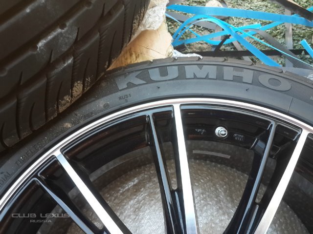 Продам отл.летние шины 245/40R19 kumho ecsta spt 2013г 7мм Продам отл.летние шины 245/40R19 kumho ecsta spt 2013г 7мм