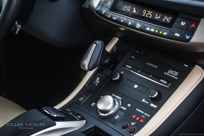 Тест-драйв Lexus CT200h Тест-драйв Lexus CT200h
