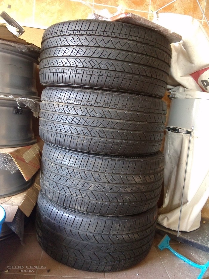 Продам комплект летней резины 255.35.20 Bridgestone Продам комплект летней резины 255.35.20 Bridgestone