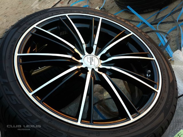 Продам отл.летние шины 245/40R19 kumho ecsta spt 2013г 7мм Продам отл.летние шины 245/40R19 kumho ecsta spt 2013г 7мм