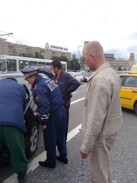 Авария на Ленинском, скорую перевернули :( Авария на Ленинском, скорую перевернули :(