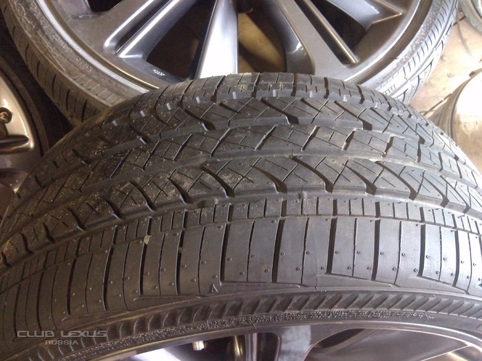 Продам комплект летней резины 255.35.20 Bridgestone Продам комплект летней резины 255.35.20 Bridgestone