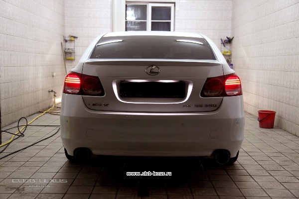 Продам задние фонари в кышку багажника GS300 08 Продам задние фонари в кышку багажника GS300 08