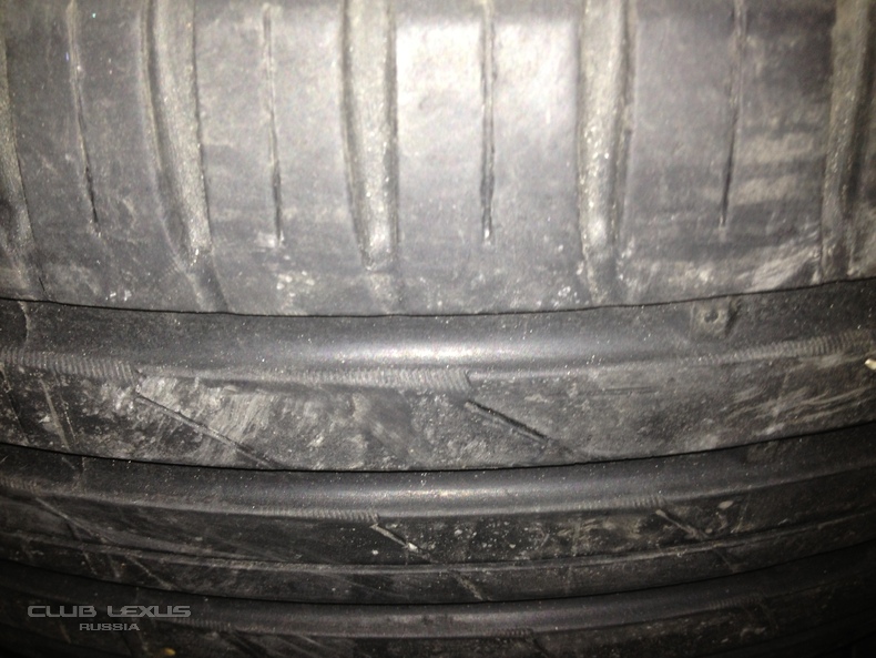 235/55R19 Nokian hakka Z  15 000 . 4 .