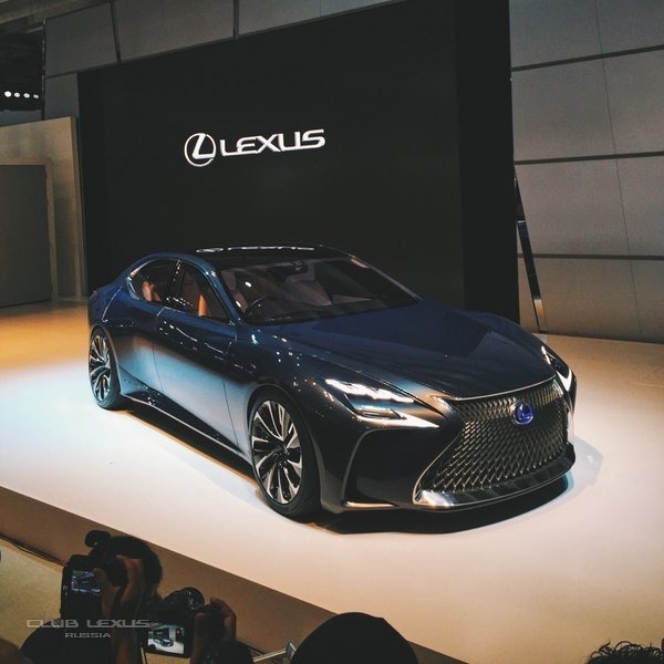   Lexus LS   .  .