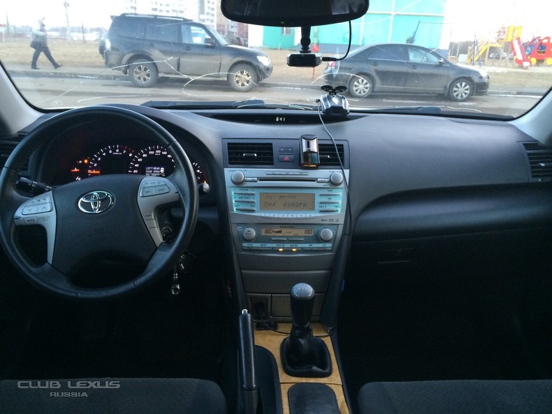 Toyota Camry VI 