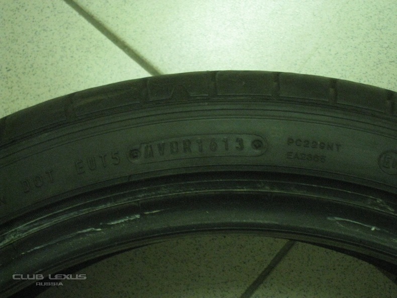    255/35R18 