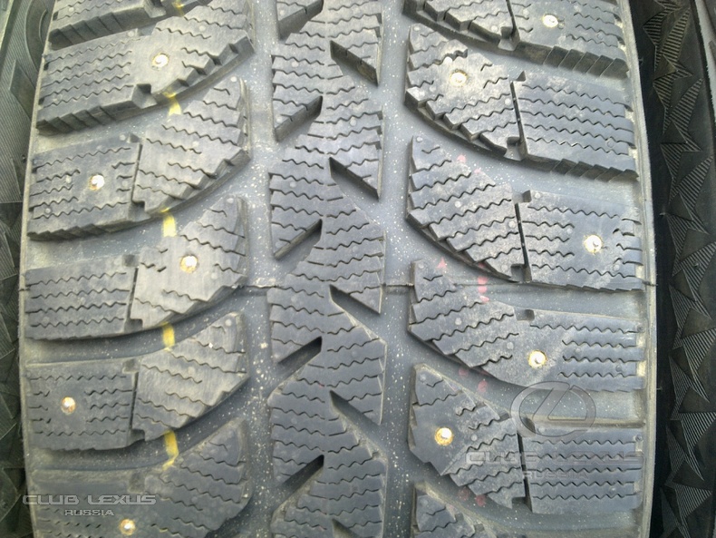   235/45 R17 -