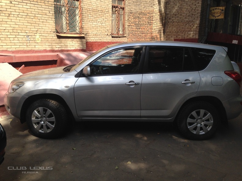 Toyota RAV4 2008 2.0 101000  740000