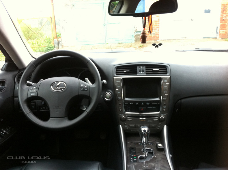   Lexus is 250 luxury   2009 .