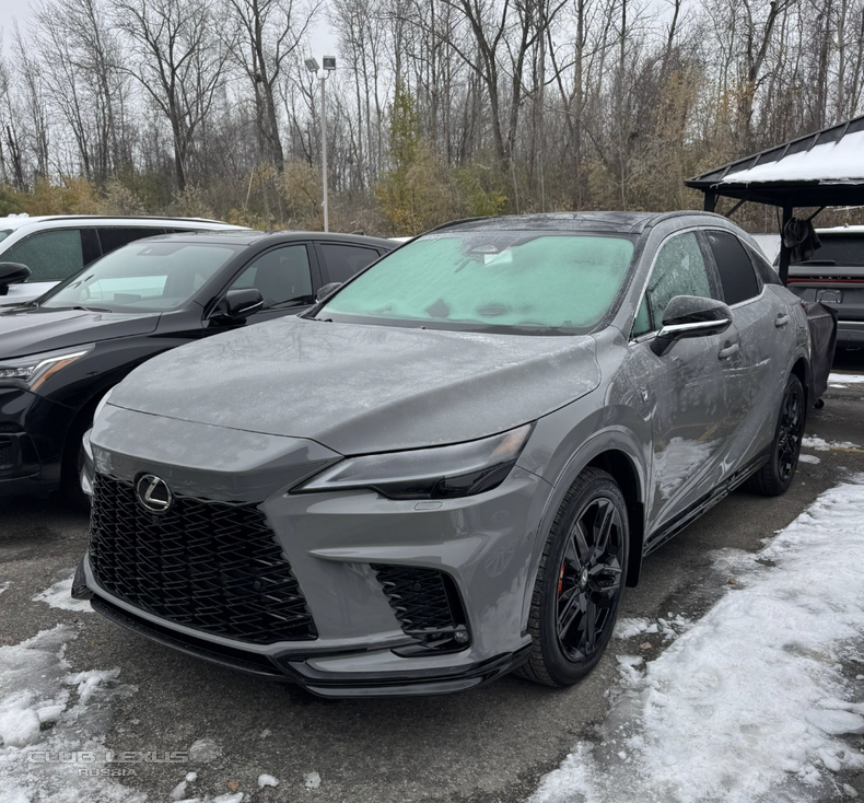 ������� 2-� ����������� Lexus RX 350 � ����������