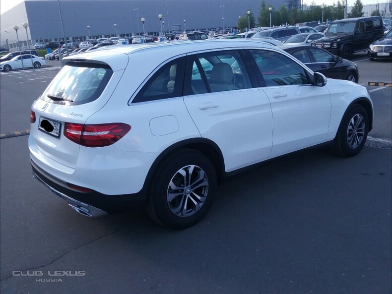 Mercedes Benz GLC 220 D 2015 8500. 2615000