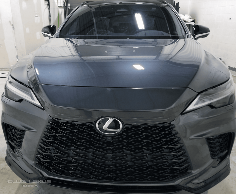 ������� 2-� ����������� Lexus RX 350 � ����������