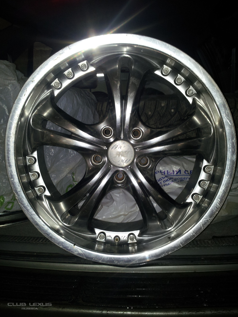  R18, 7.5X 18 PCD 5X114.3.   RX300