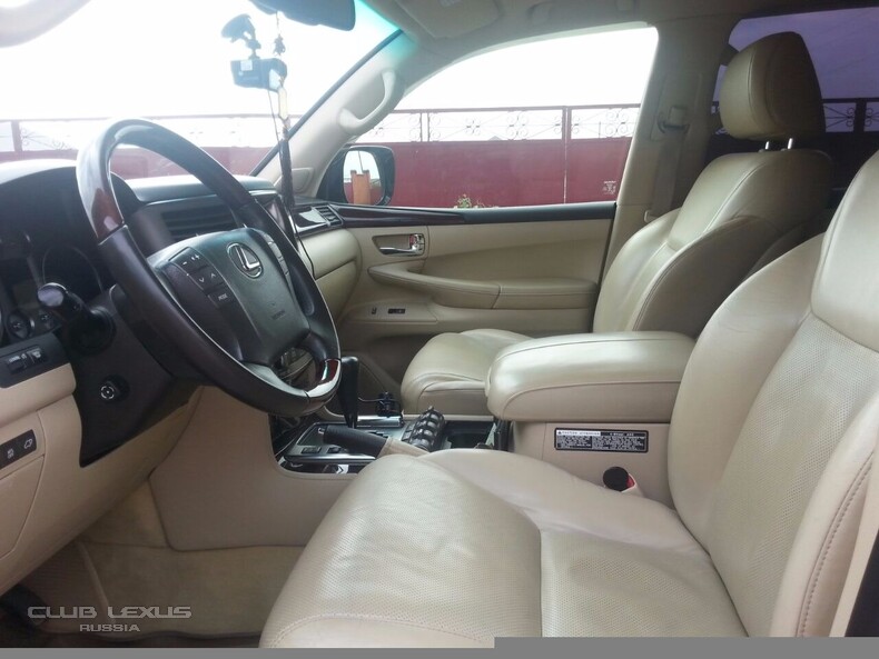 Lexus LX570 2010    . . 